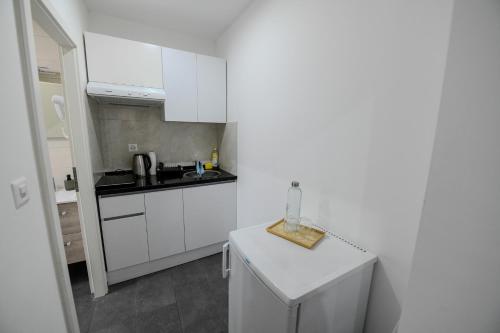 مطبخ, Hotel de France in لا شو دو فون