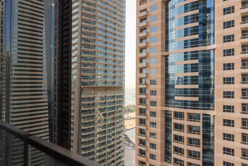 Tranquil 2BR Haven in the Heart of Dubai Marina 28AB04 - image 6