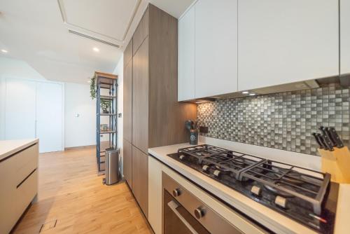 Tranquil 2BR Haven in the Heart of Dubai Marina 28AB04 - image 12
