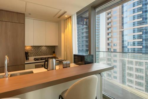 Tranquil 2BR Haven in the Heart of Dubai Marina 28AB04 - image 9