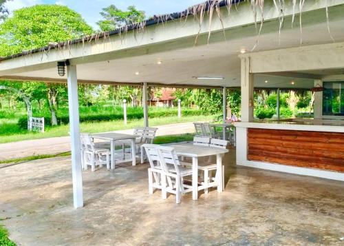 ラチャブリー The Golden View Resort Suan Phueng 3つ星 ホテル プール