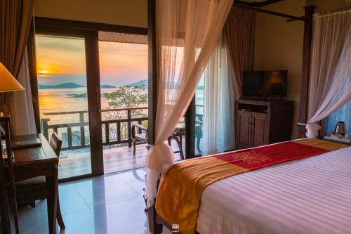 Victoria Cliff Hotel  And Resort in Kawthaung