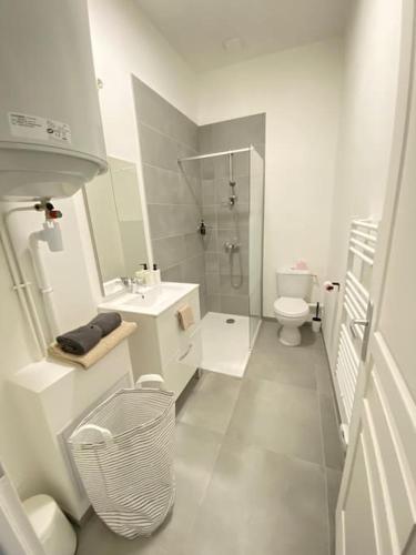浴室, Appartement coup de coeur en centre-ville in 拉馬德萊娜