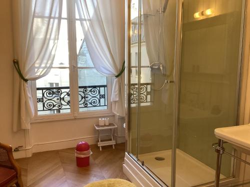 BED and BREAKFAST PARIS QUARTIER CHAMPS-ÉLYSÉES, Paris (Foto 9)