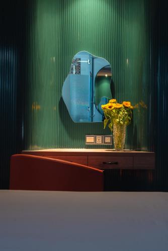 506238120 Aaron Boutique Hotel
