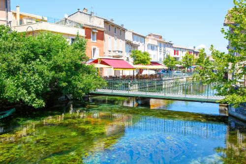 Maison tendance avec jardin, centre village, Alpilles, familles