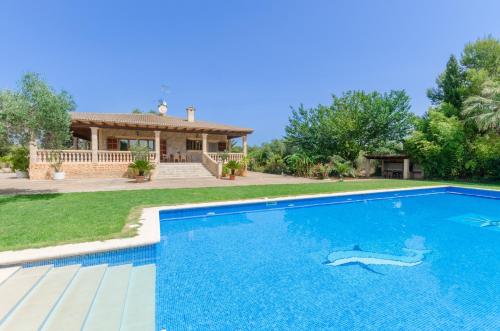  Can Berguins in Búger