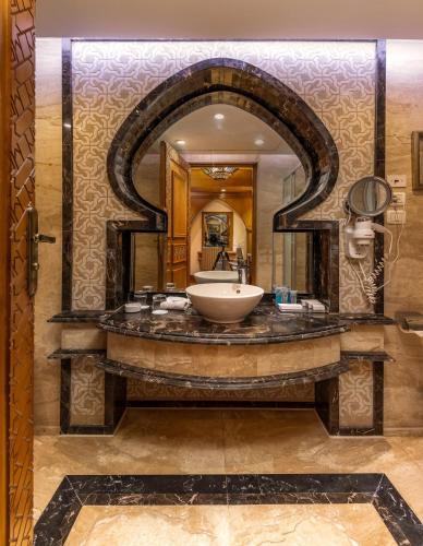 Helnan Landmark Hotel Room Type - Family Suite