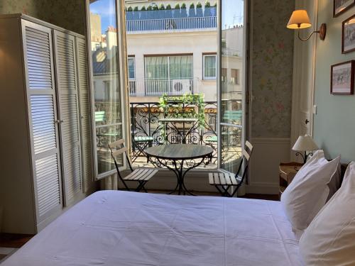 BED and BREAKFAST PARIS QUARTIER CHAMPS-ÉLYSÉES, Paris
