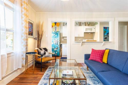 Sutro: Vibrant & Cozy Studio in Central Noe Valley