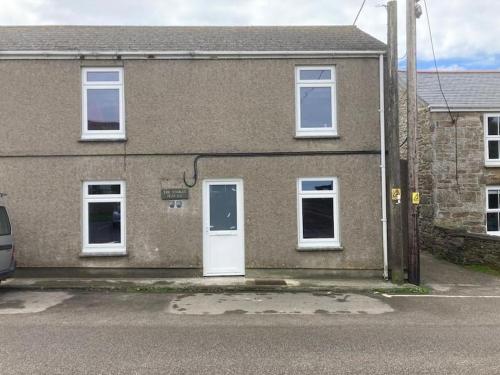 Bright and Modern St Just 1 bedroom apartment in old Cornwall
