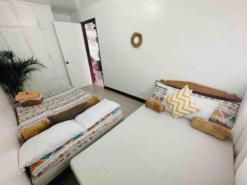 Cozy Minimalist w/ Balcony & Parking Near Burnham (2ndfloor)