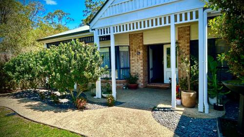 Perfect North Brisbane Retreat 4 bed