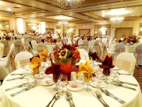 พิคคาดิลลี อินน์ แอร์พอร์ต (Piccadilly Inn Airport) in เฟรสโน (CA)