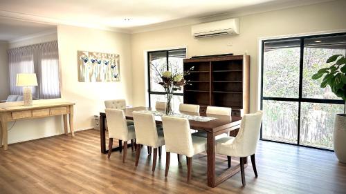 Perfect North Brisbane Retreat 4 bed