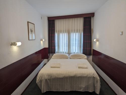 Double Room image 4