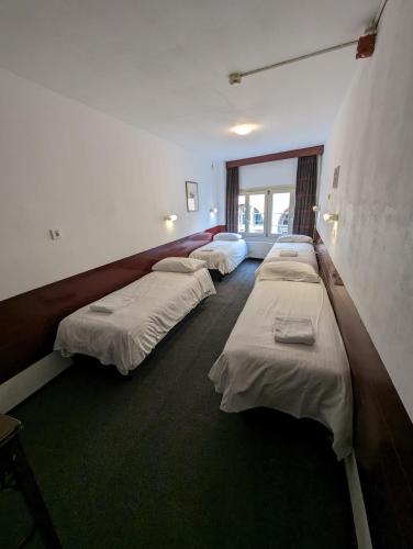 Quadruple Room image 6