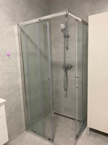 Azra Apartment - image 4