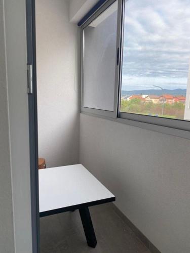 One-Bedroom Apartment image 6