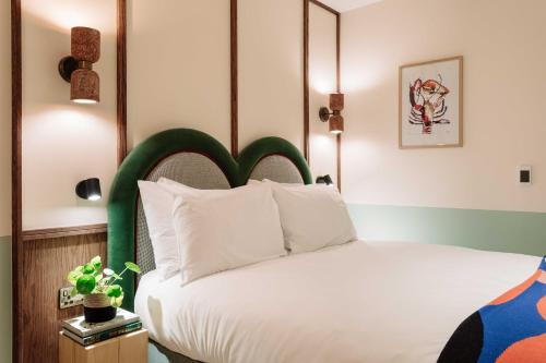 1 queen bed