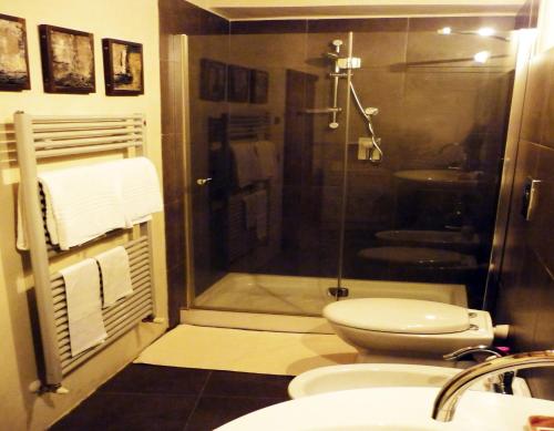 Bathroom, B&B Camera con vista in Fossombrone