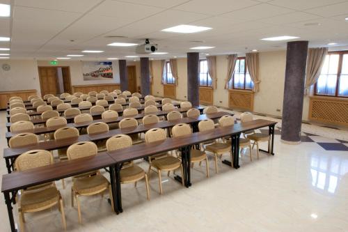 Hotel Karpatsky Dvor - image 6