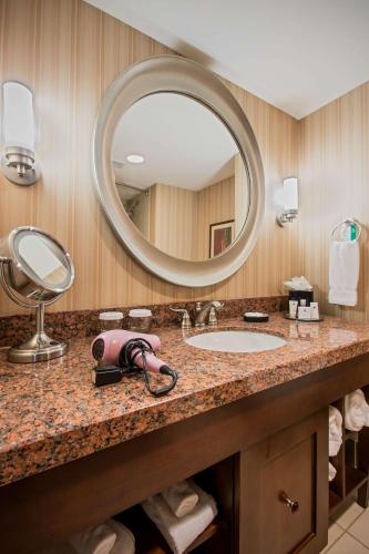 Sonesta Milwaukee West - image 11