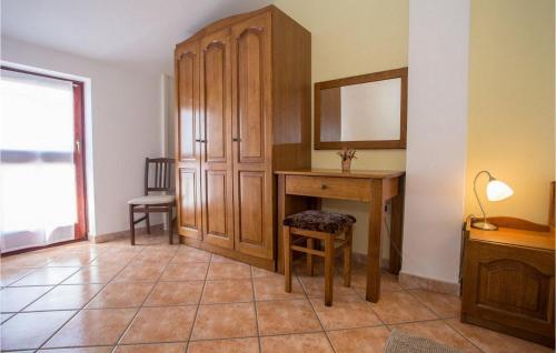 2 Bedroom Gorgeous Apartment In Porec