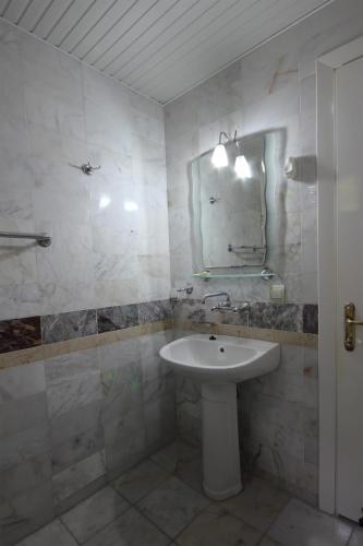 Mandalinn Hotel - image 14