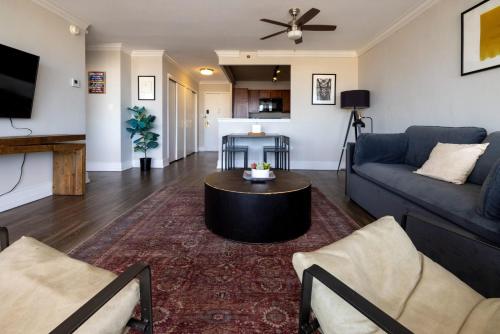 TWO 800 Tower CozySuites with gym! 22FL in Louisville, USA