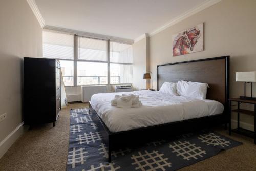 TWO 800 Tower CozySuites with gym! 22FL in Louisville, USA