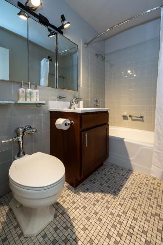 TWO 800 Tower CozySuites with gym! 22FL in Louisville, USA