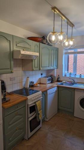 Stylish, Peaceful 2-Bed Flat with Free Parking