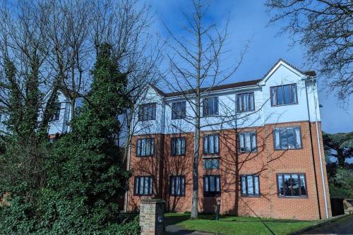 Stylish, Peaceful 2-Bed Flat with Free Parking