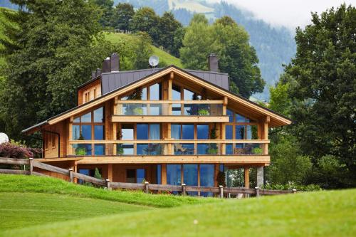 AlpenLuxus' MOUNTAIN SUITE in the SportLodge with natural pool, whirlpool & sauna