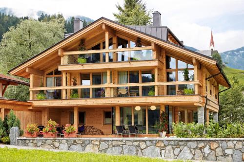 AlpenLuxus' MOUNTAIN SUITE in the SportLodge with natural pool, whirlpool & sauna