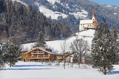 AlpenLuxus' MOUNTAIN SUITE in the SportLodge with natural pool, whirlpool & sauna