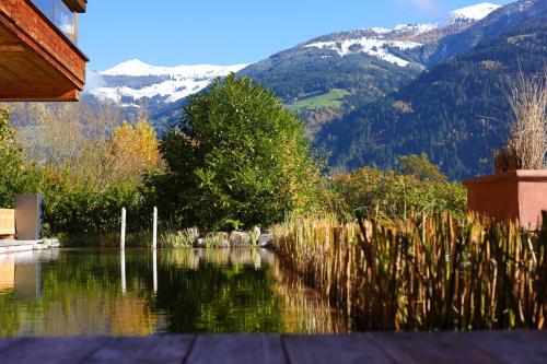 AlpenLuxus' MOUNTAIN SUITE in the SportLodge with natural pool, whirlpool & sauna