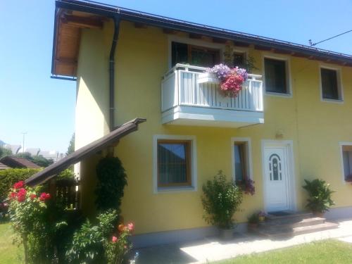  Apartment Katzer, Pension in Tröpolach