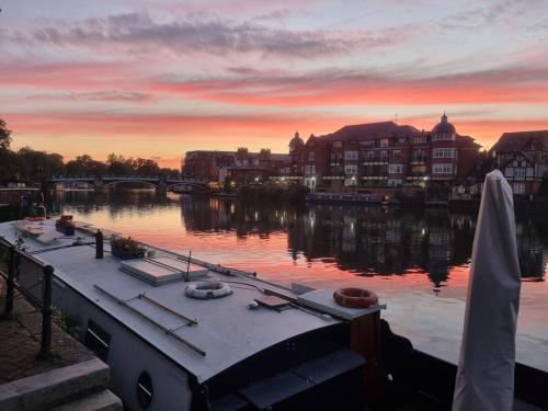 The Royal Escape Windsor, Static Wide Beam Barge