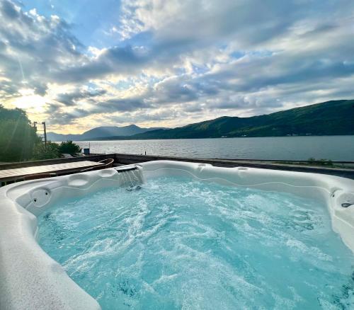 . Glenachulish Bay with Hot Tub