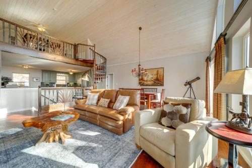 Cabin with Mountain Views Near Cashiers and Highlands in Sapphire, USA