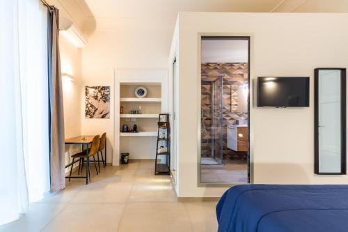 Deluxe Double Room image 5