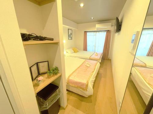 Good location, convenient transportation Nipponbashi Station 4 minutes Dotonbori 6 minutes Kuromon Market 8 minutes Double bed 2o1