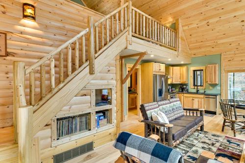 Modern Cabin with Hot Tub and Sacandaga Lake Access! in Broadalbin, USA