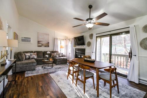 Wintergreen Ski Resort Condo with Heated Pool Access in Roseland, Vereinigte Staaten von Amerika
