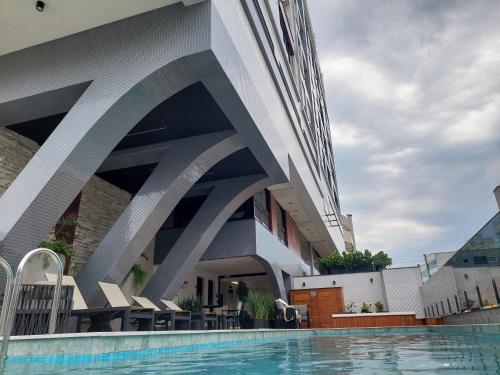 Ótimo Apto, Jacuzzi aquecida e piscina, pertinho da praia, Bombinhas (foto 3)