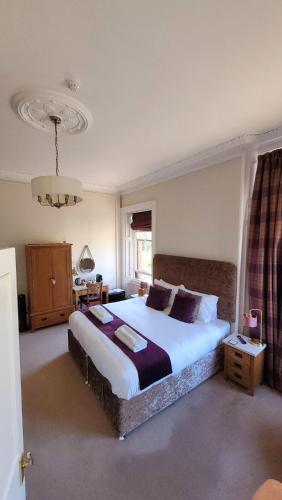 Dryburgh Arms Pub with Rooms in Newtown St Boswells