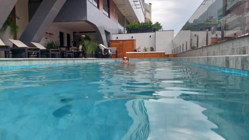 Ótimo Apto, Jacuzzi aquecida e piscina, pertinho da praia, Bombinhas (foto 2)