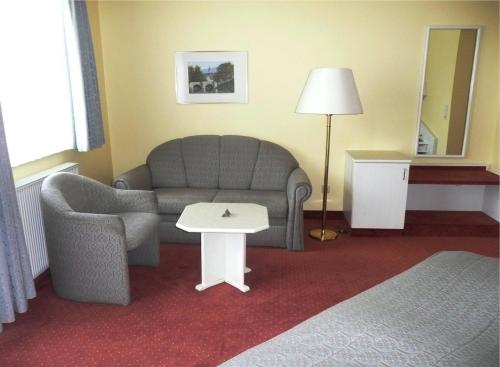 1 king bed, 1 sofa bed